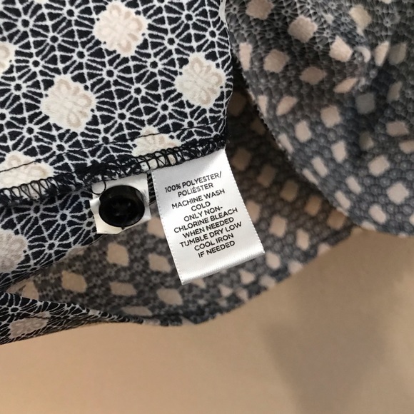 Gorgeous LOFT Blouse - Picture 4 of 9